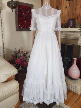 1970s Victorian Lace Wedding Gown & 120" Cathedral Veil 
